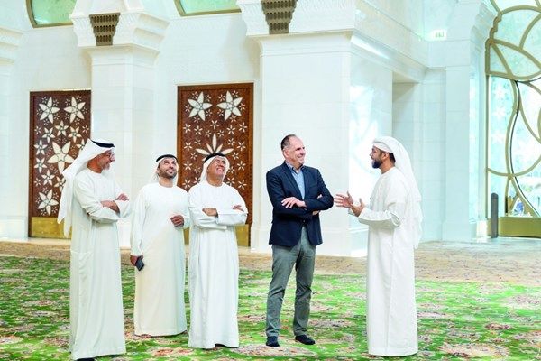 وزير خارجية اليونان يزور جامع الشيخ زايد الكبير في أبوظبي