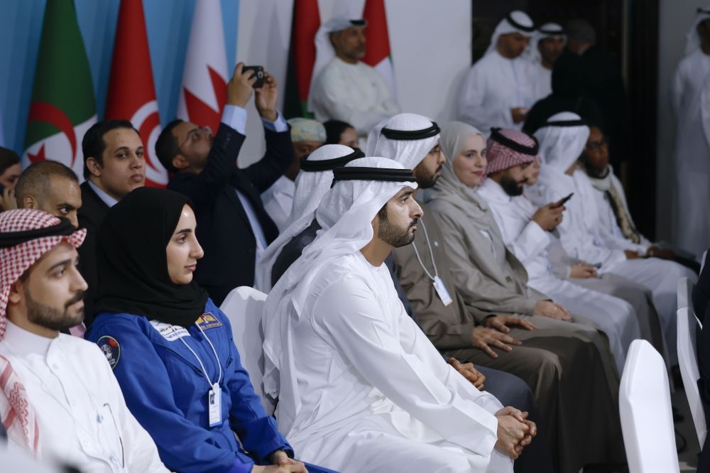 الامارات | حمدان بن محمد يشهد جانباً من جلسات اجتماع القيادات الشابة ويلتقي وزراء وقادة العمل الشبابي العربي