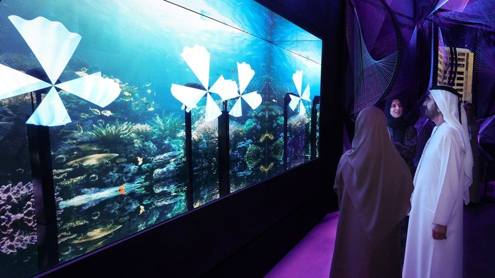 محمد بن راشد يطلع على أفضل التجارب العالمية في معرض ابتكارات الحكومات الخلاقة