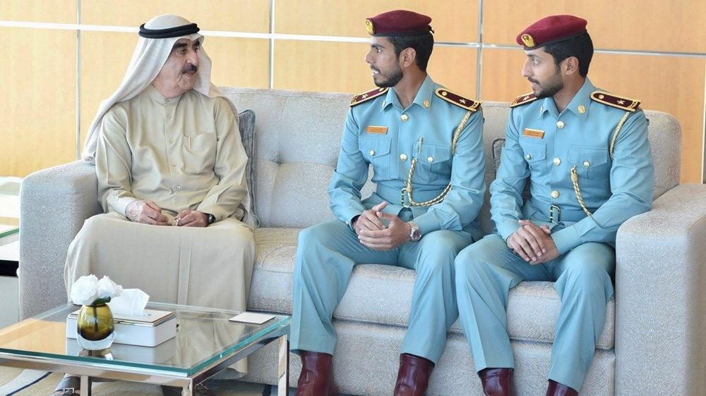 حاكم أم القيوين يستقبل عدداً من الضباط الخريجين من كلية الشرطة من الدفعة 36