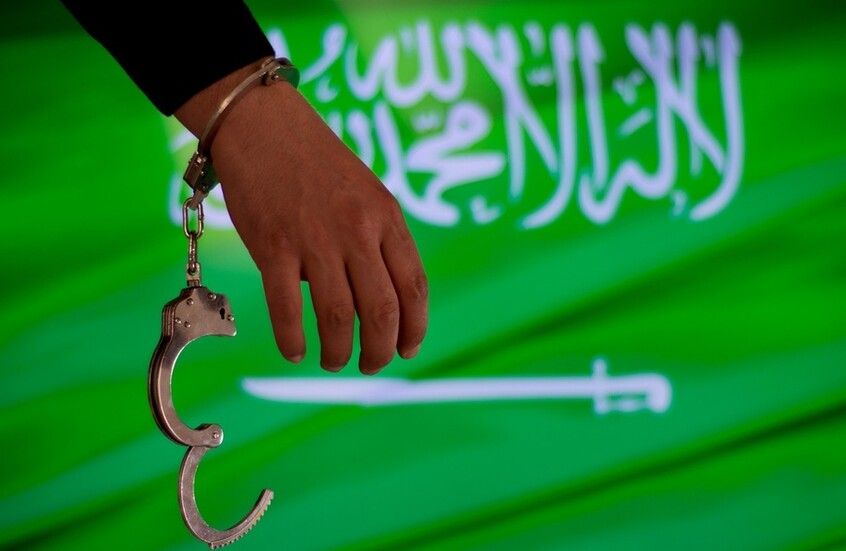 الخليج اليوم .. الداخلية السعودية تُفكك 3 شبكات إجرامية متخصصة في تهريب المخدرات وغسل الأموال