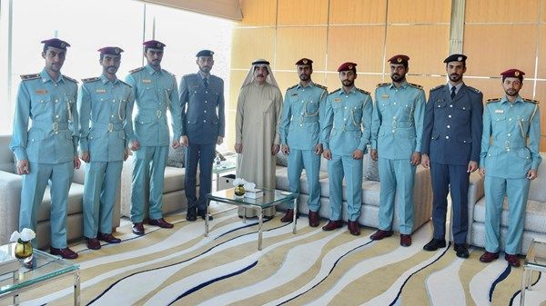 حاكم أم القيوين يستقبل عدداً من الضباط الخريجين من كلية الشرطة من الدفعة 36