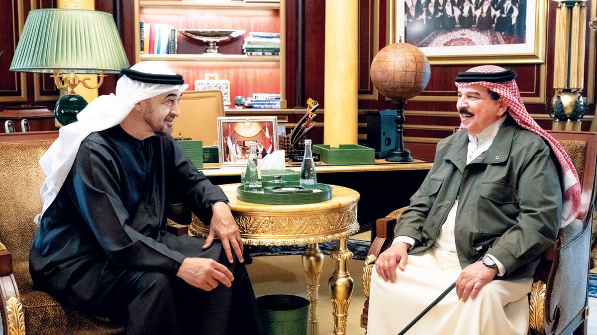 الامارات | رئيس الدولة يزور ملك البحرين بمقر إقامته في أبوظبي