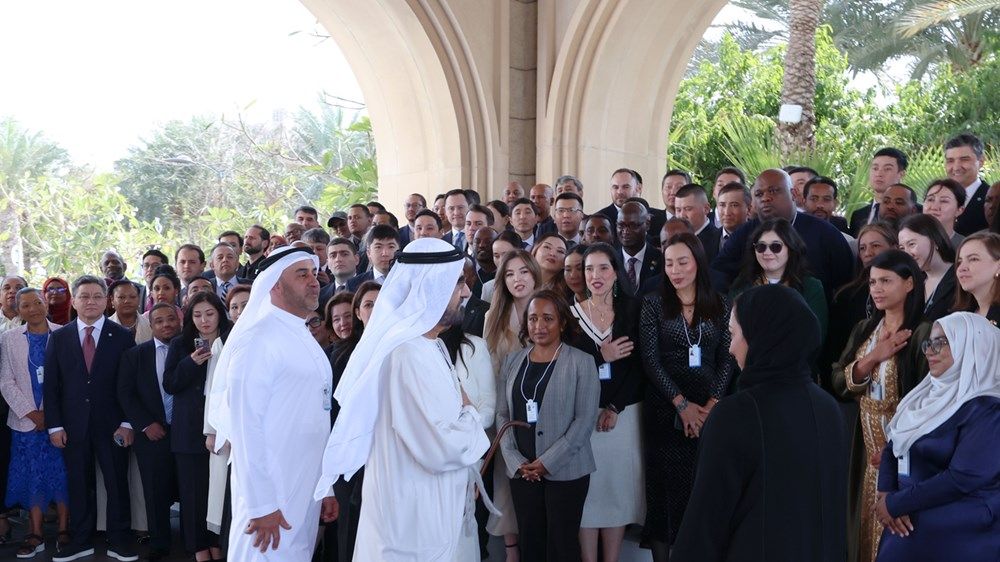 محمد بن راشد يشهد تخريج منتسبي 11 برنامجاً دولياً لتأهيل القيادات الحكومية في 33 دولة