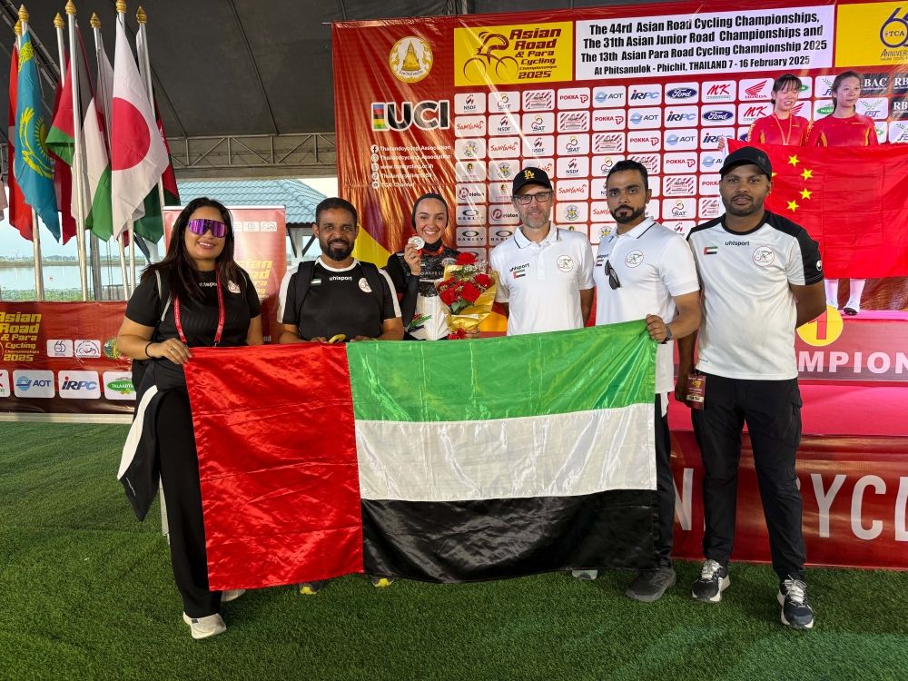 الامارات | بطلة الإمارات صفية الصايغ تتقلد الفضة في بطولة آسيا للدراجات