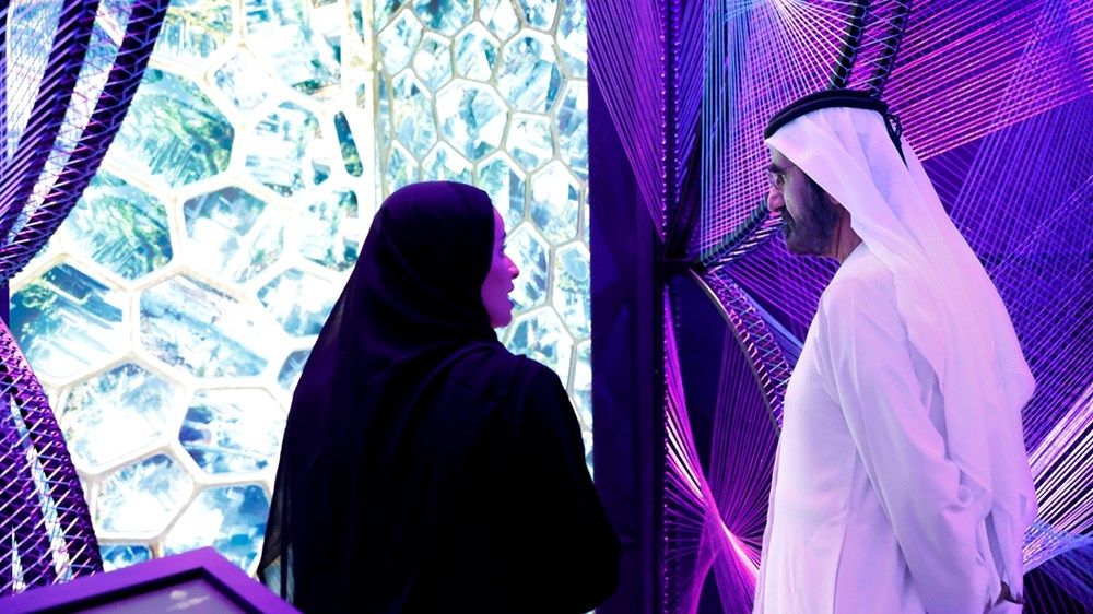 محمد بن راشد يطلع على أفضل التجارب العالمية في معرض ابتكارات الحكومات الخلاقة