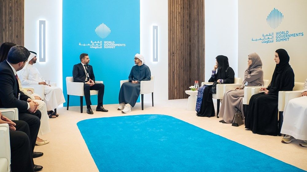 رئيس الدولة يتلقى رسالة خطية من رئيس الباراغواي تسلمها عبدالله بن زايد