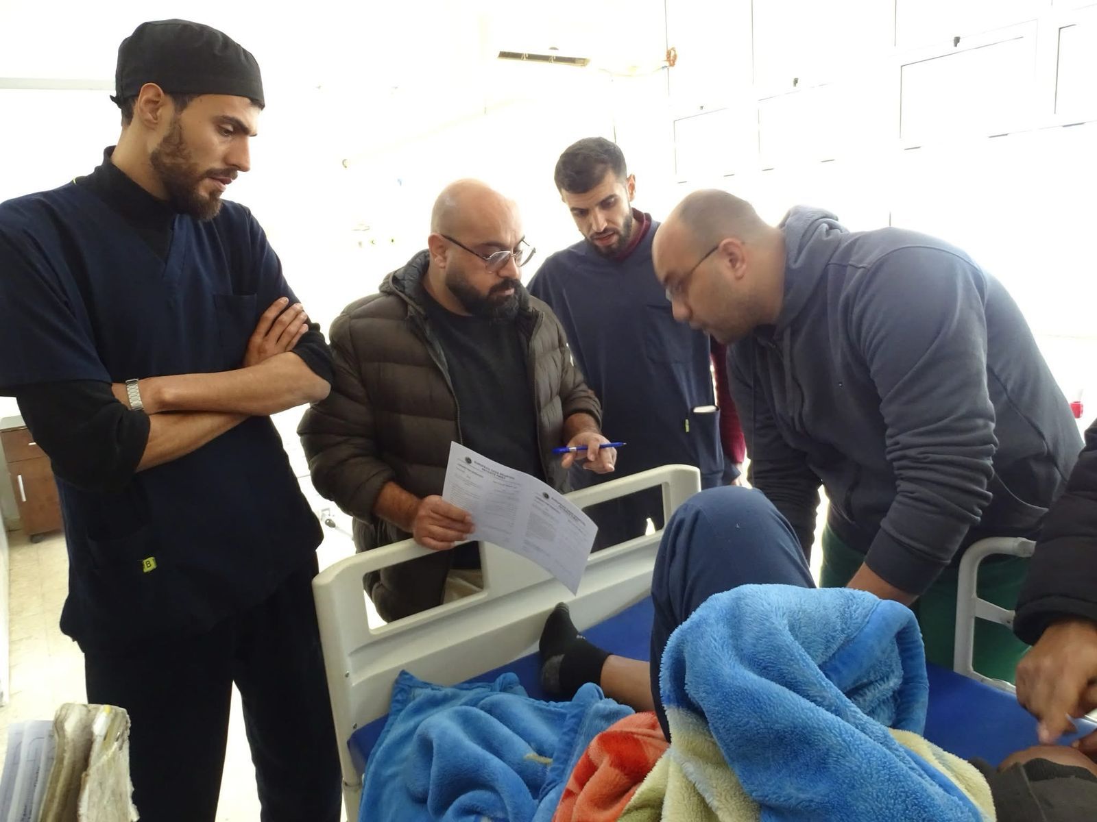 وفد طبى مصرى يصل غزة لعلاج المصابين الفلسطينيين.. صور