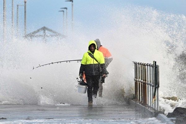 تحذير من إعصار استوائي في شمال غرب أستراليا