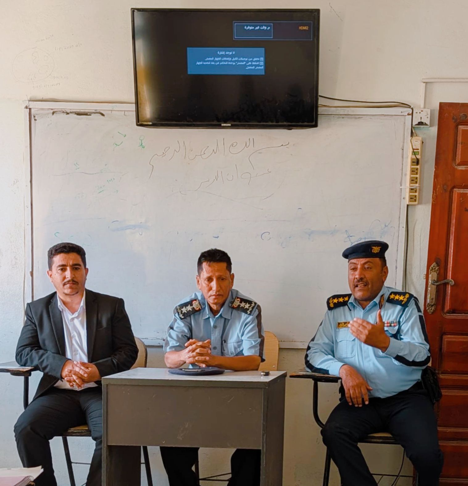 توعية مرورية لطلاب معهد العلوم والتكنولوجيا بالمهرة بالتعاون مع شرطة السير