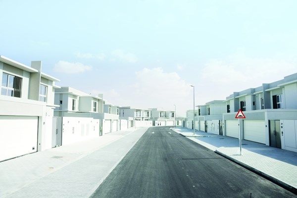 بتوجيهات محمد بن راشد.. بدء تخصيص مشروع مجمع فلل الخوانيج