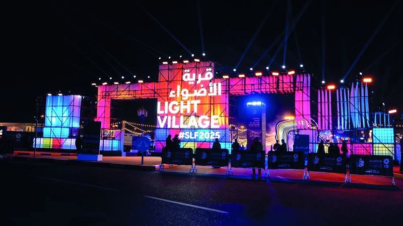الامارات | «قرية الأضواء».. تجارب فنية وكرنفال من المرح