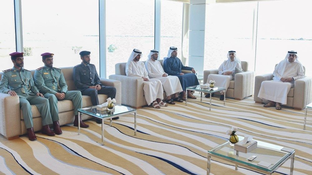 حاكم أم القيوين يستقبل عدداً من الضباط الخريجين من كلية الشرطة من الدفعة 36
