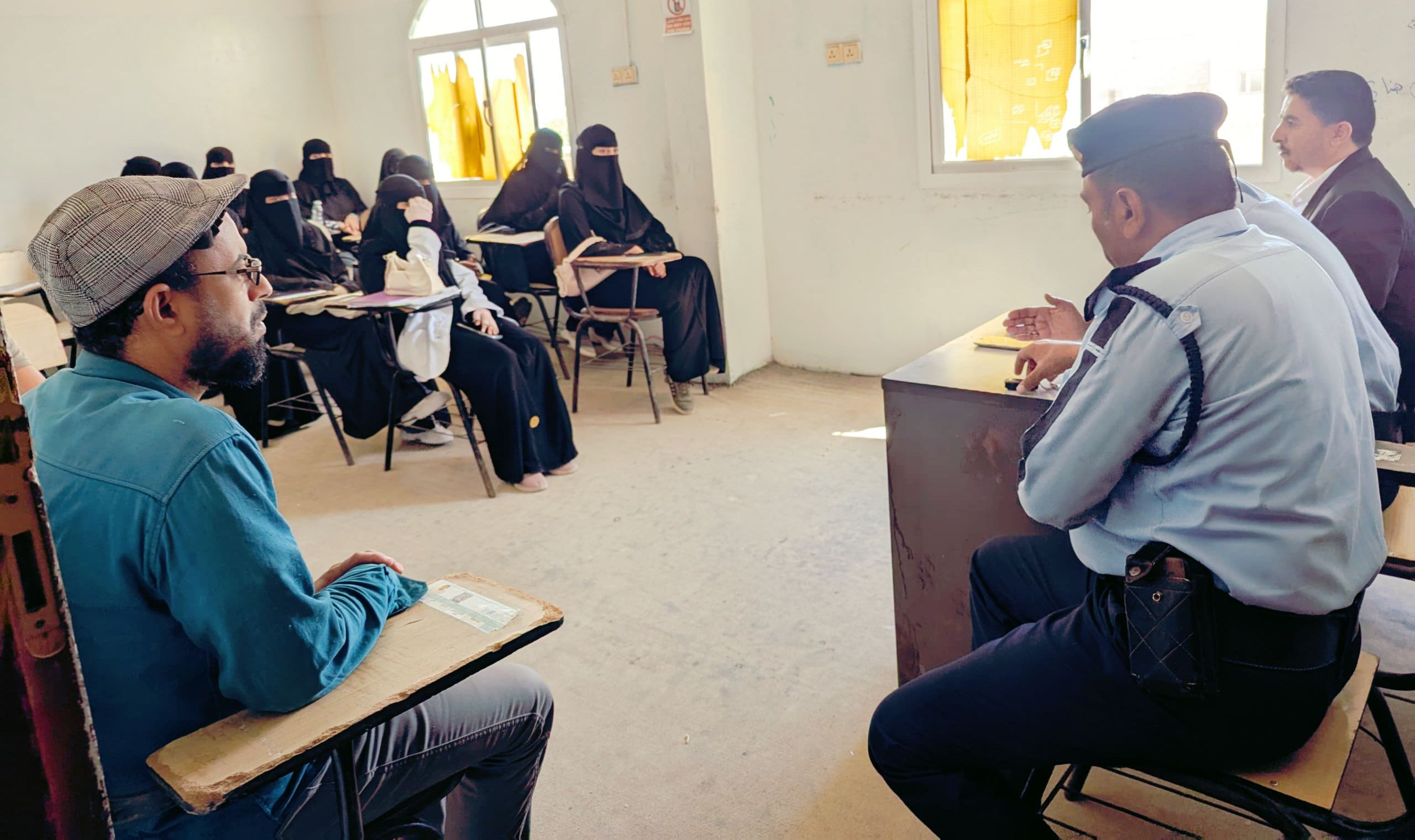 توعية مرورية لطلاب معهد العلوم والتكنولوجيا بالمهرة بالتعاون مع شرطة السير