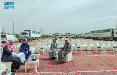 الخليج اليوم .. بالصور .. عبور 60 شاحنة إغاثية من حائل إلى سوريا