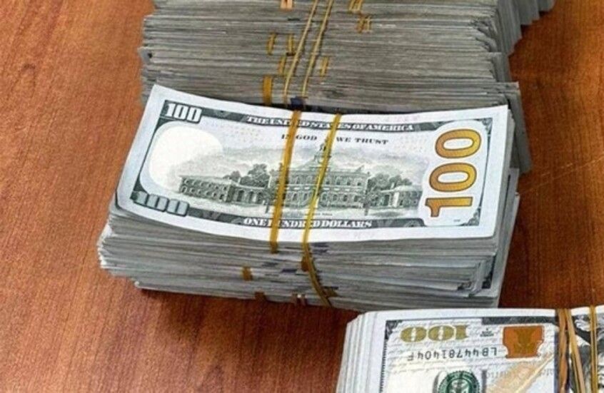 الخليج اليوم .. الكويت.. القبض على امرأة حاولت تهريب 250 ألف دولار إلى العراق