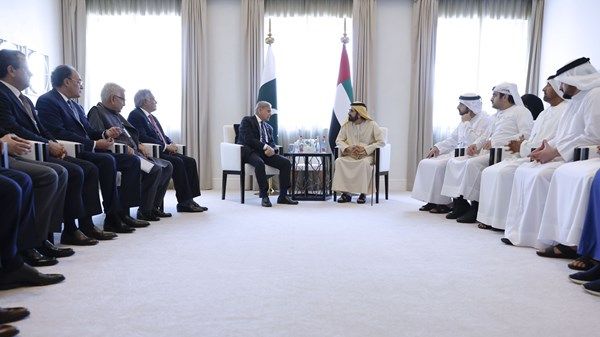 محمد بن راشد يلتقي رئيس الوزراء الباكستاني