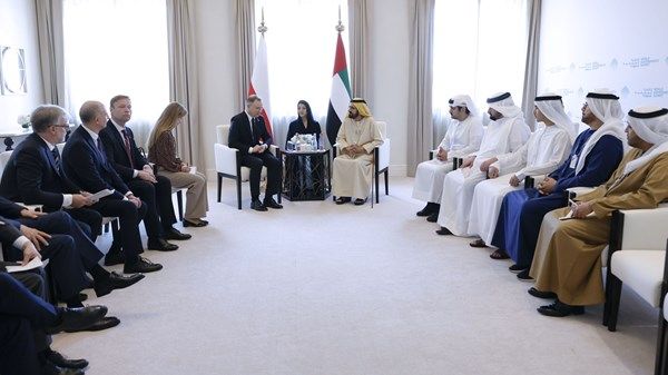 محمد بن راشد يلتقي رئيس بولندا ويبحث معه تعزيز التعاون بين البلدين