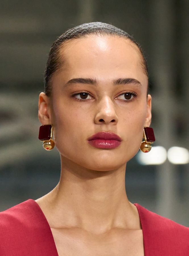 عروض أسبوع الموضة في نيويورك تُعيد 6 صيحات مكياج إلى الواجهة.. إليكِ أبرزها