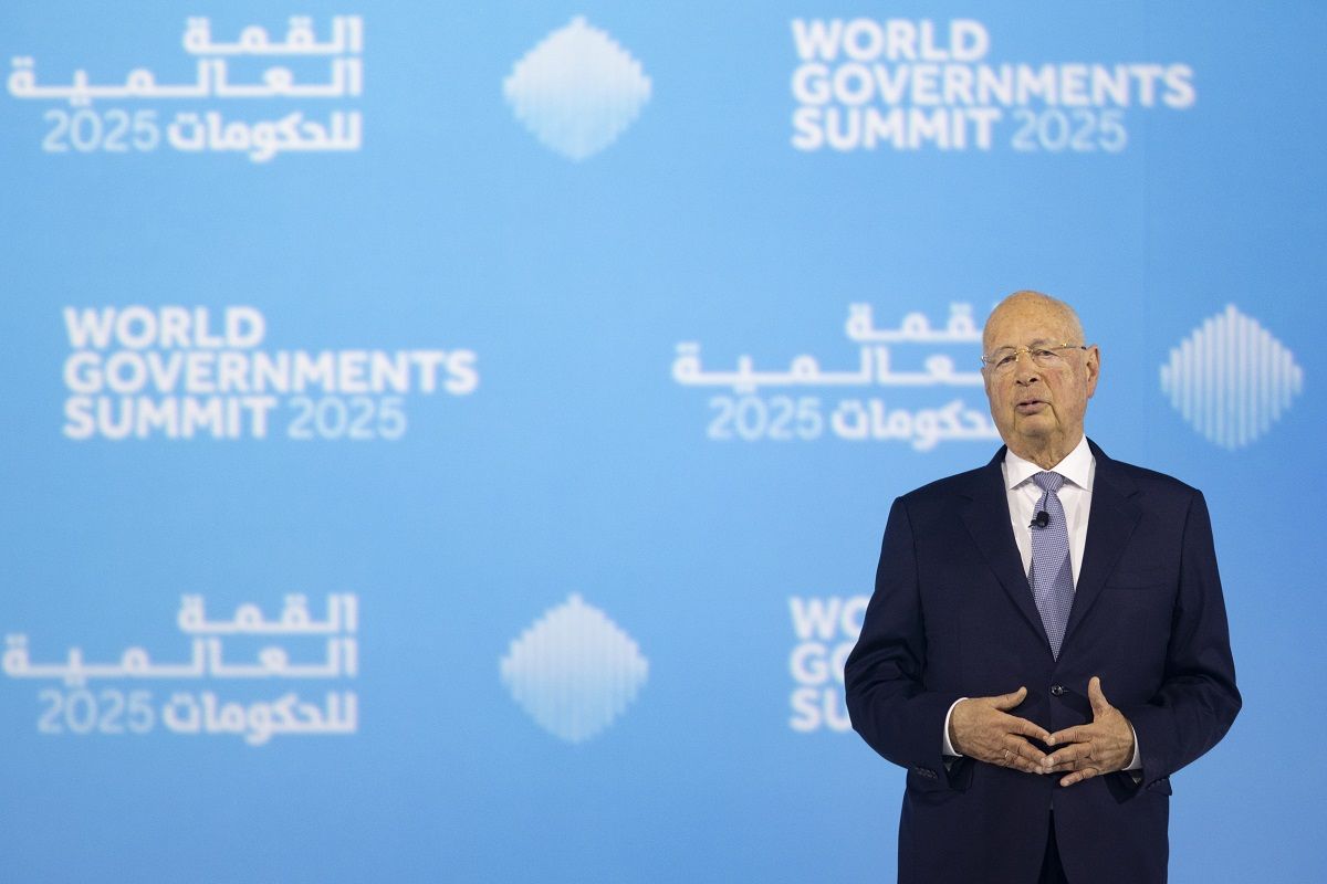 الامارات | كلاوس شواب يحدد 3 أدوار للحكومات لمواكبة التحول العالمي من عصر الثورة الصناعية إلى "العصر الذكي"