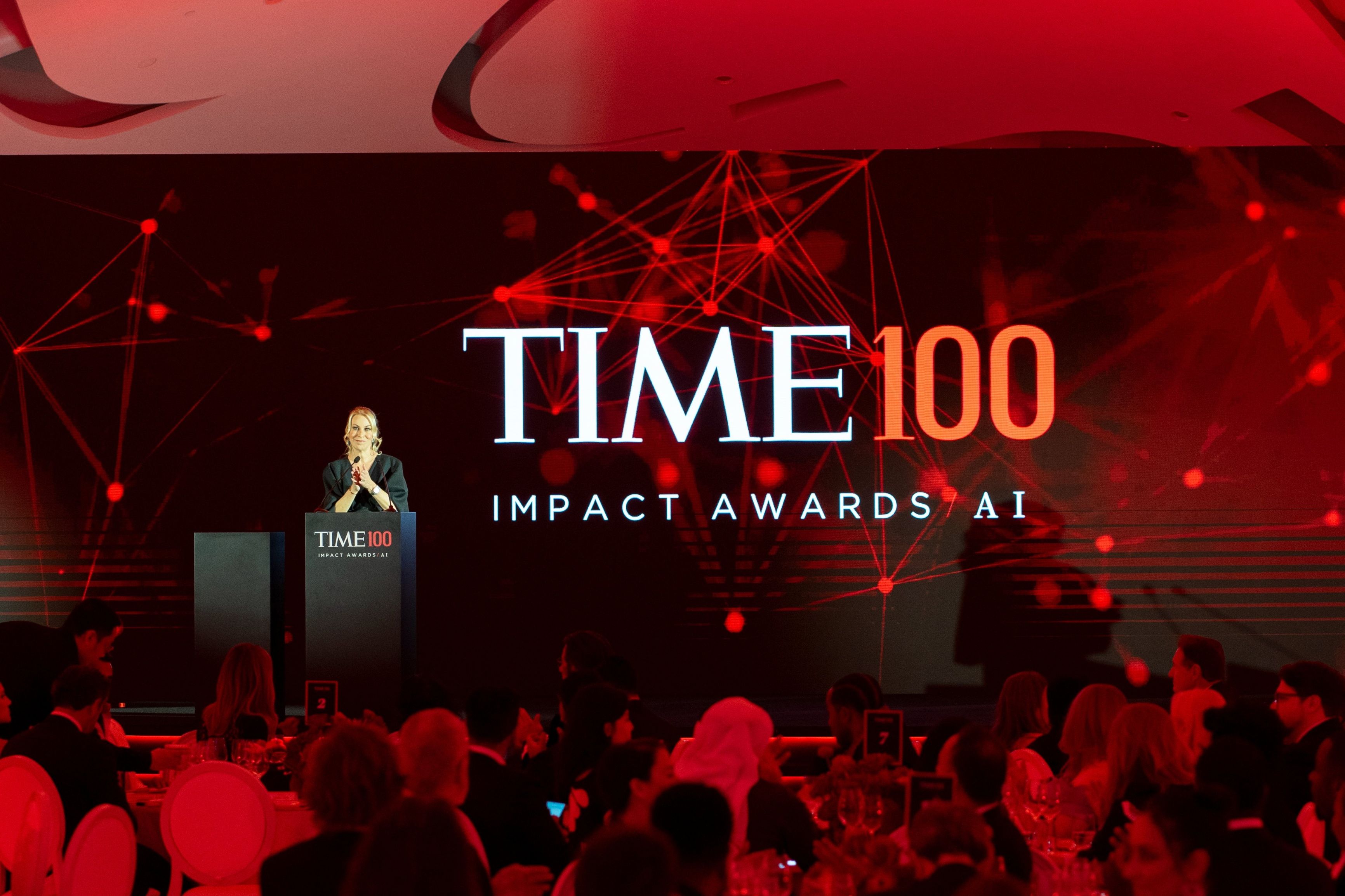 الامارات | "قمة الحكومات" تنظم حفل جوائز تايم 100 لرواد الذكاء الاصطناعي