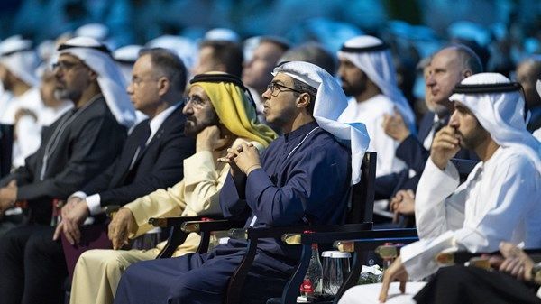 بحضور محمد بن راشد.. منصور بن زايد يكرم الفائزين بجائزتي تكنولوجيا الحكومات وأفضل التطبيقات الحكومية