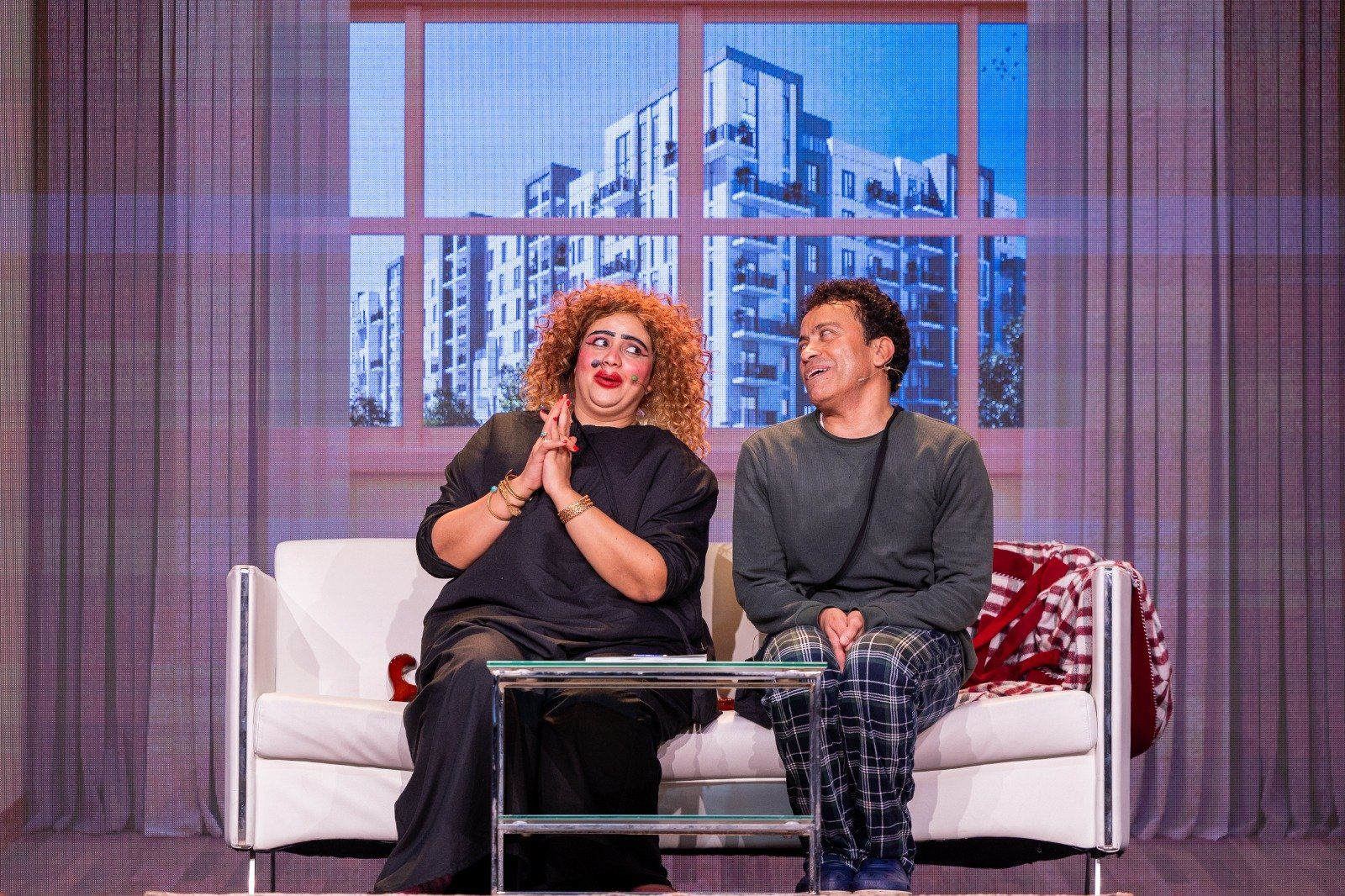 جولة خليجية لمسرحية سامح حسين "وحيد فى المنزل"