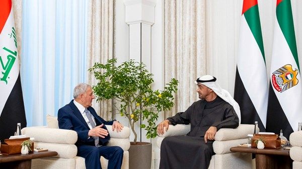 رئيس الدولة يبحث مع رئيس جمهورية العراق العلاقات الأخوية التاريخية بين البلدين