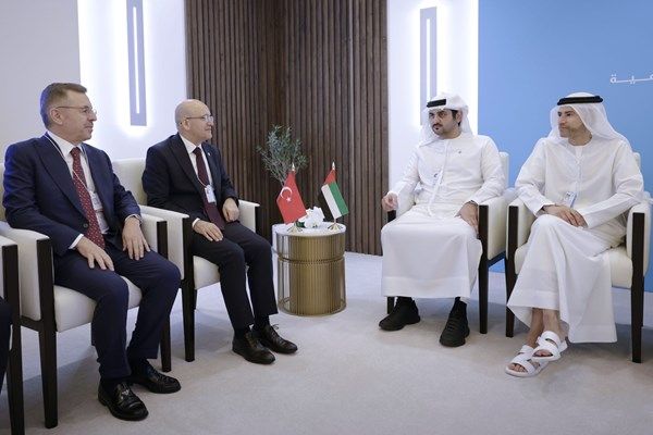 مكتوم بن محمد يبحث مع وزير الخزانة والمالية التركي التعاون المشترك