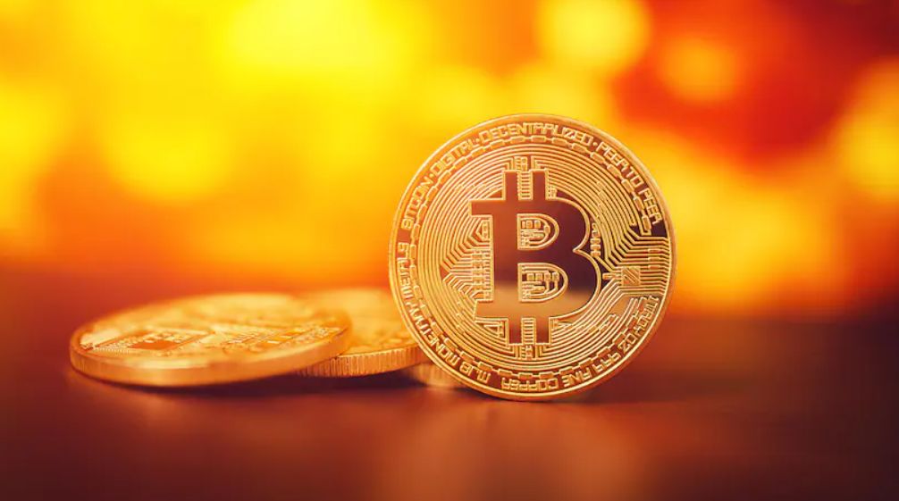 سعر البيتكوين يواصل السير العرضي ما بين نطاق 92 ألف دولار و100 ألف دولار