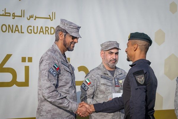 قائد الحرس الوطني يكرّم نخبة من المتميزين تقديراً لإنجازاتهم