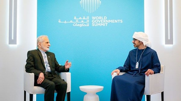 عبدالله بن زايد يلتقي رئيس المجلس الإستراتيجي للعلاقات الخارجية الإيرانية