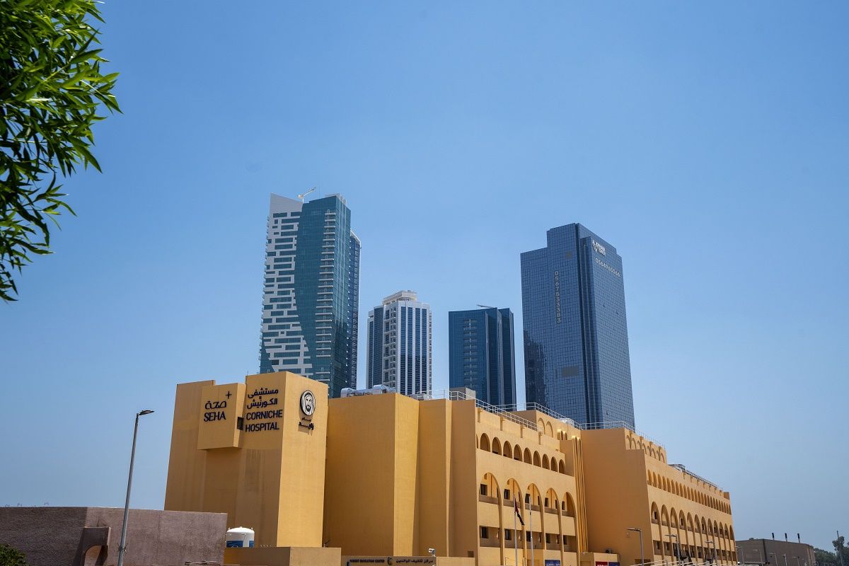 الامارات | مستشفى الكورنيش يحقق إنجازا رائدا في تجميد البويضات باستخدام المناظير