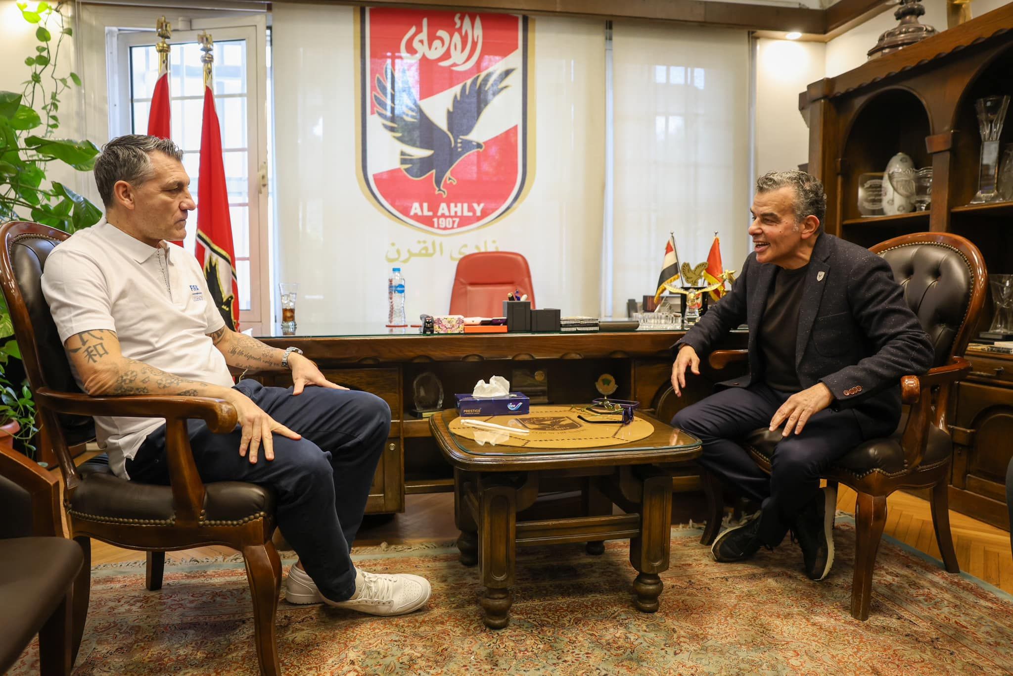 خالد مرتجي يستقبل كريستيان ڤييري نجم منتخب إيطاليا الأسبق في الأهلي.. صور