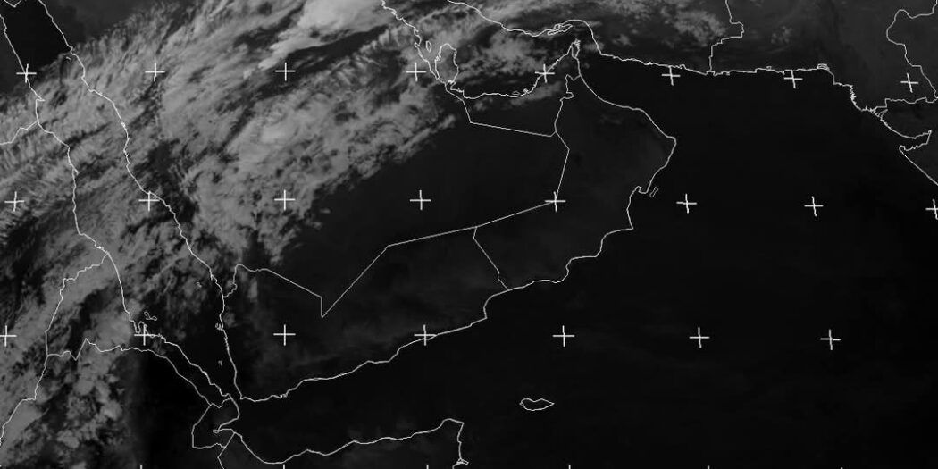 السعودية تدخل تحت تأثير الأخدود الجوي.. وتوقعات بأمطار غزيرة وسيول جارفة وهذا ما سيحدث في اليمن والمنطقة قريبًا
