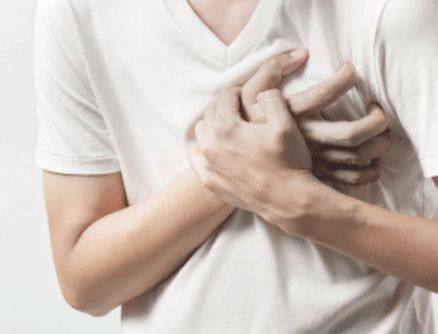 منتشرة جدًا بين الشباب.. أطباء يحذروا من عادة خطيرة قد تؤدي للوفاة فورًا