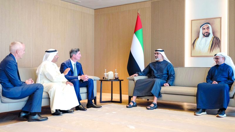 الامارات | خالد بن محمد يستعرض مع رئيس «ستاربكس» الفرص والتسهيلات الاستثمارية في الإمارات