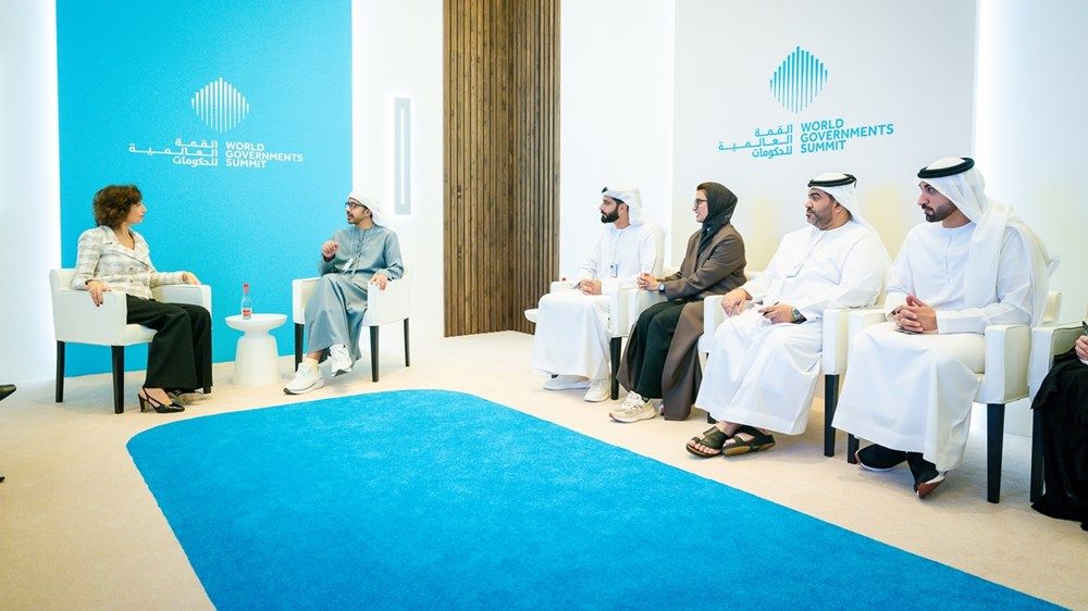 عبدالله بن زايد يلتقي المديرة العامة لـ«اليونيسكو» على هامش القمة العالمية للحكومات