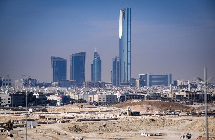 الخليج اليوم .. البحرية الأمريكية: حاملة الطائرات ترومان تصطدم بسفينة تجارية قرب سواحل مصر