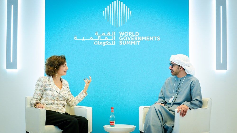 عبدالله بن زايد يلتقي المديرة العامة لـ«اليونيسكو» على هامش القمة العالمية للحكومات