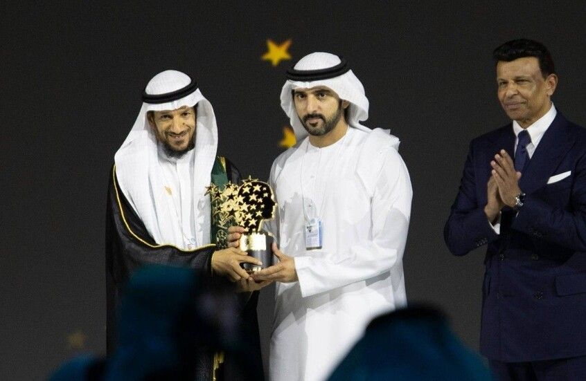 الخليج اليوم .. دبي.. معلم سعودي يفوز بجائزة قيمتها مليون دولار
