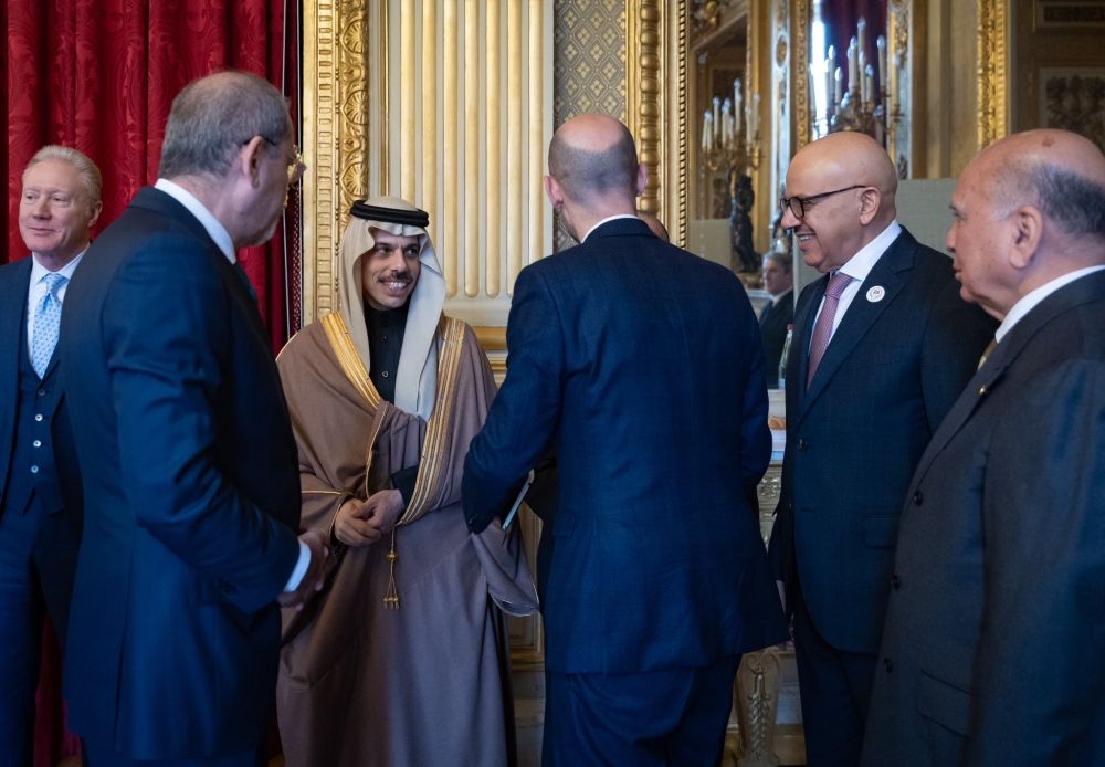 في مؤتمر باريس..  وزير الخارجية يبحث دعم سوريا