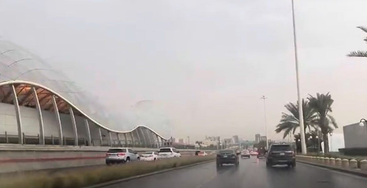 بالفيديو.. أمطارٌ خفيفة تنعش صباح العاصمة