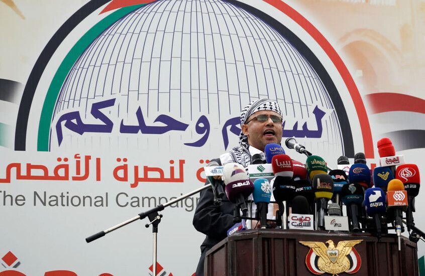 الخليج اليوم .. رئيس المجلس السياسي الأعلى التابع للحوثيين: القوات تستعد للتدخل عسكريا إذا نفذ ترامب تهديده في