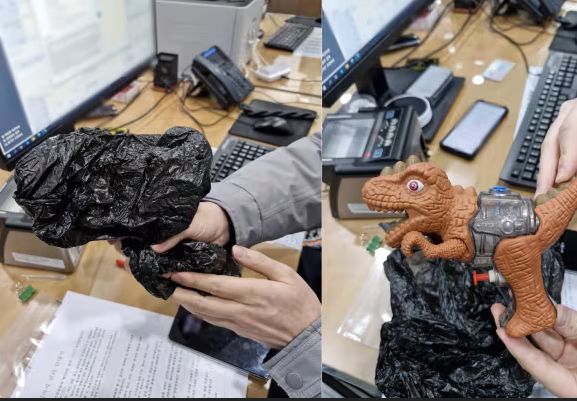 الامارات | اقتحم البنك بمسدس أطفال بلاستيكي ليسرق 30 دولاراً