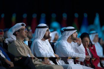 الامارات | محمد بن راشد يشهد جلسة رئيسة تحدث خلالها سيف بن زايد ويلتقي فريق عمل "قمة الحكومات"