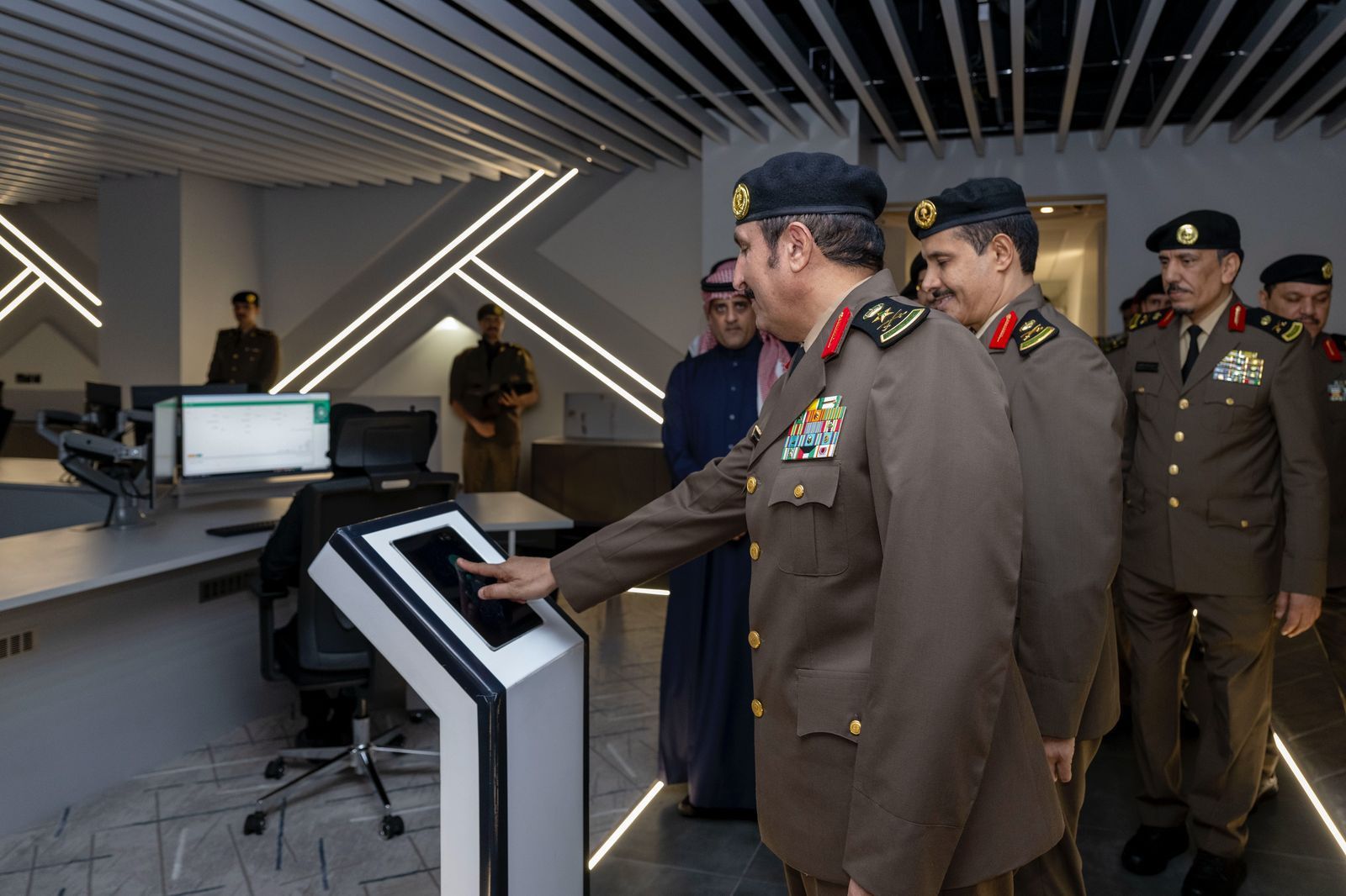السعودية | مدير الأمن العام يدشن مركز المراقبة الميداني بالإدارة العامة لدوريات الأمن