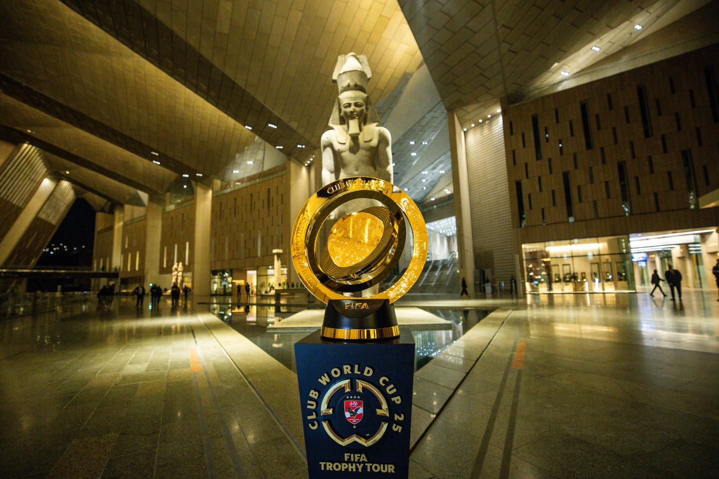 4 معالم تاريخية توثق زيارة كأس العالم للأندية للقاهرة في رحلته الترويجية