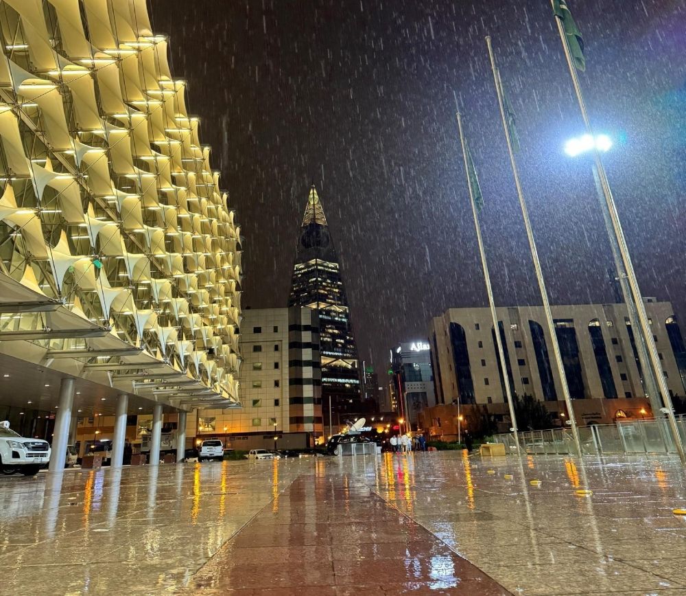 حتى 3 صباحًا..  أمطار متوسطة إلى غزيرة على أجزاء من الرياض