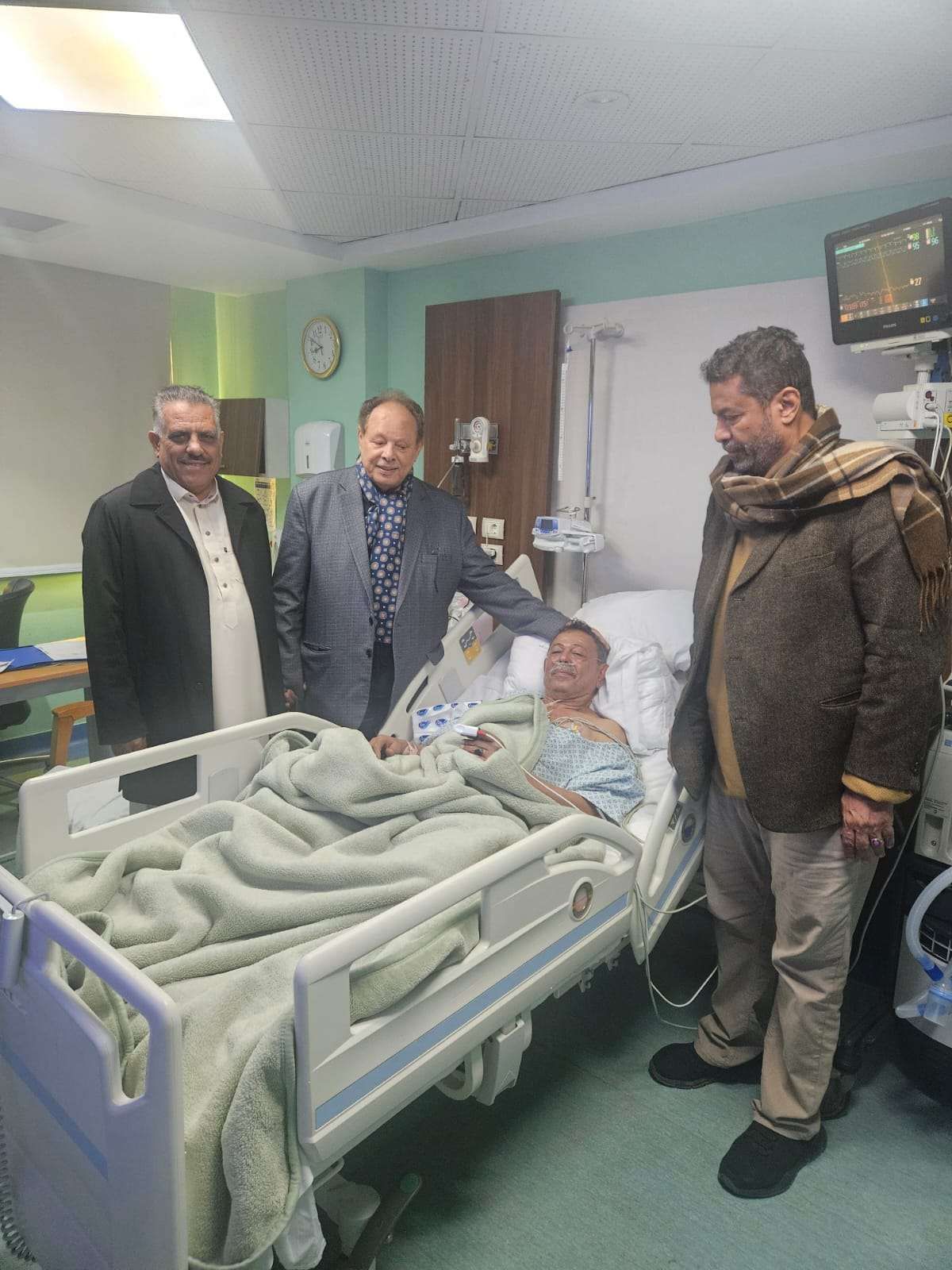 لن تصدق السبب...الرئيس علي ناصر برفقة الوزير الجفري ورجل الاعمال الاسدي يزورون مدير مالية وزارة الدفاع..."صورة"